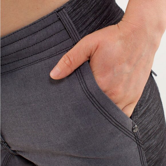 Lululemon Ride On Short, Size 4 / Small - Picture 4 of 8